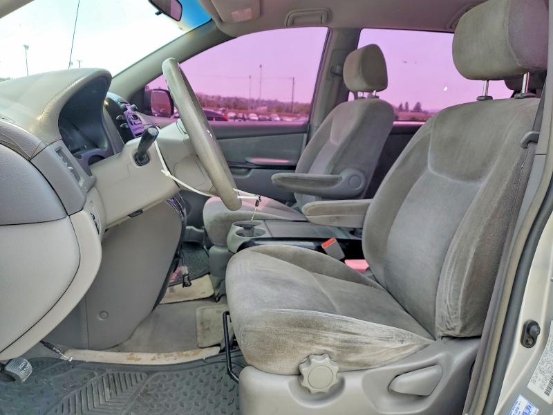 Photo 7 from auction – 2004 TOYOTA SIENNA with VIN 5TDZA23C74S077599