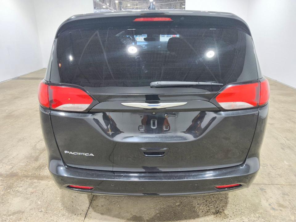 Photo 6 from auction – 2017 CHRYSLER PACIFICA with VIN 2C4RC1DG1HR642904