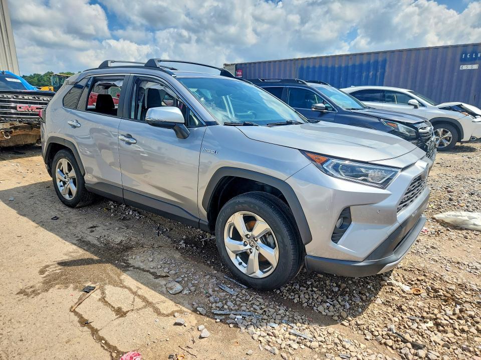 Photo 4 from auction – 2020 TOYOTA RAV4 with VIN JTMDWRFV7LD547531
