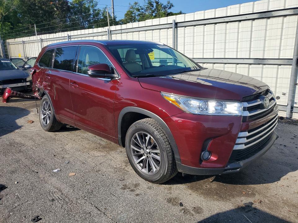 Photo 4 from auction – 2017 TOYOTA HIGHLANDER with VIN 5TDKZRFH5HS190810