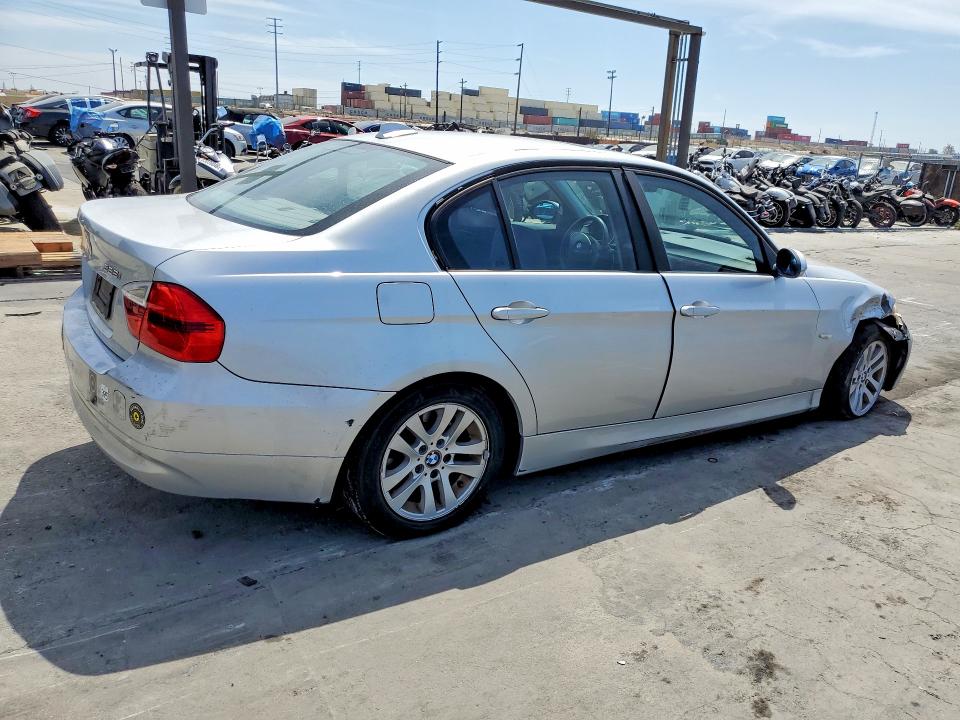 Photo 3 from auction – 2006 BMW 325 with VIN WBAVB13526PT17188