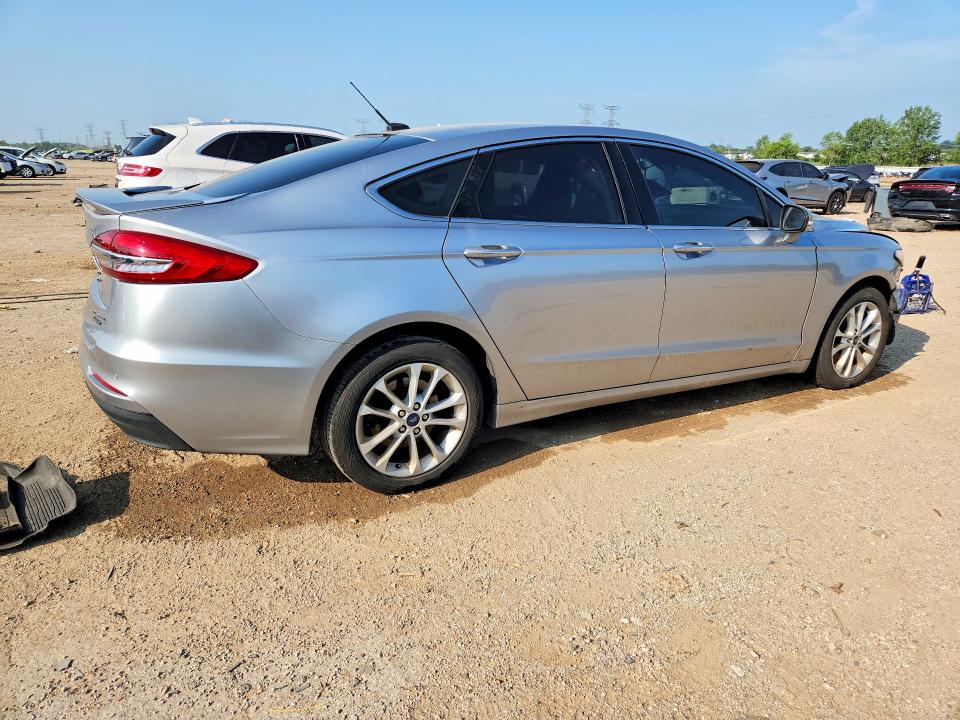 Photo 3 from auction – 2020 FORD FUSION with VIN 3FA6P0SU2LR158470