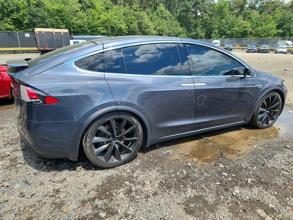Photo 3 from auction – 2016 TESLA MODEL X with VIN 5YJXCAE2XGF005711