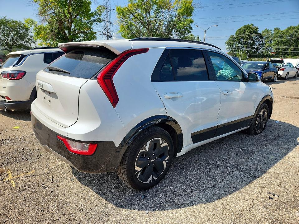 Photo 3 from auction – 2023 KIA NIRO with VIN KNDCR3L19P5045248