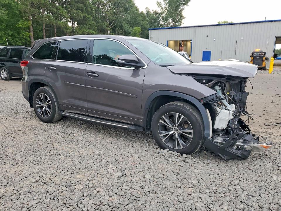 Photo 4 from auction – 2017 TOYOTA HIGHLANDER with VIN 5TDBZRFH1HS363030