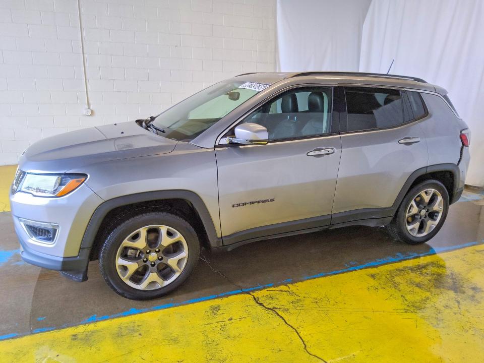 JEEP COMPASS 2019 with VIN 3C4NJCCB8KT819376 - Photo from auction