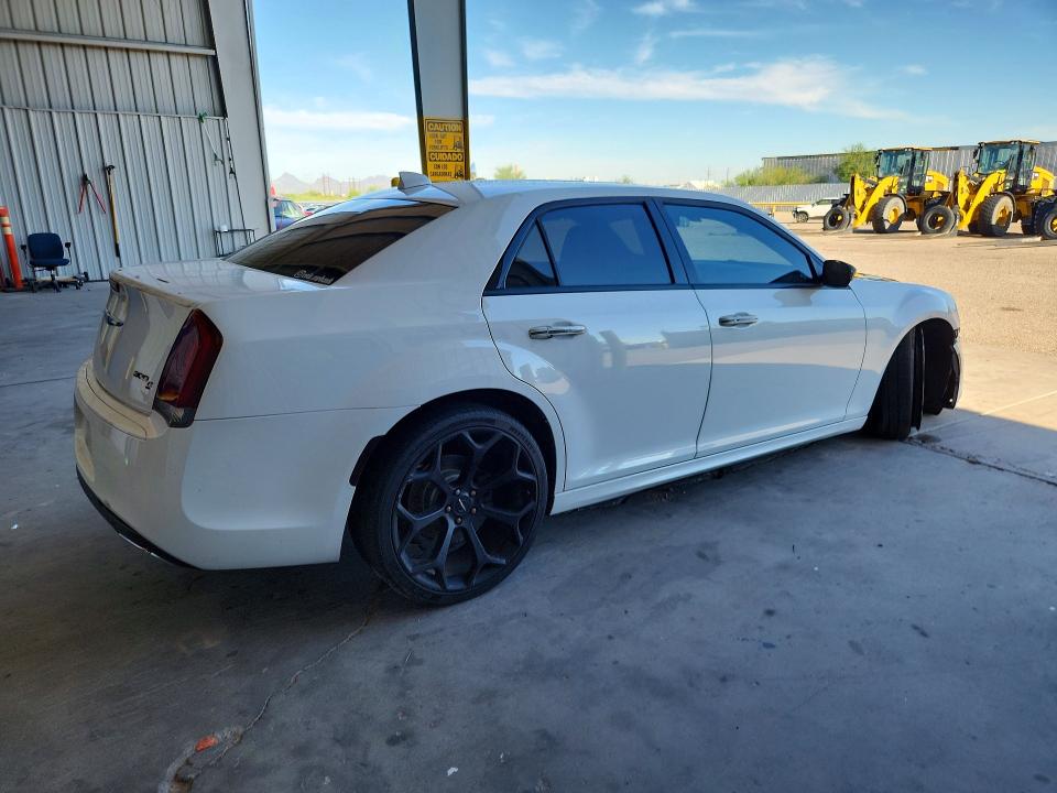 Photo 3 from auction – 2017 CHRYSLER 300 with VIN 2C3CCABG5HH526768