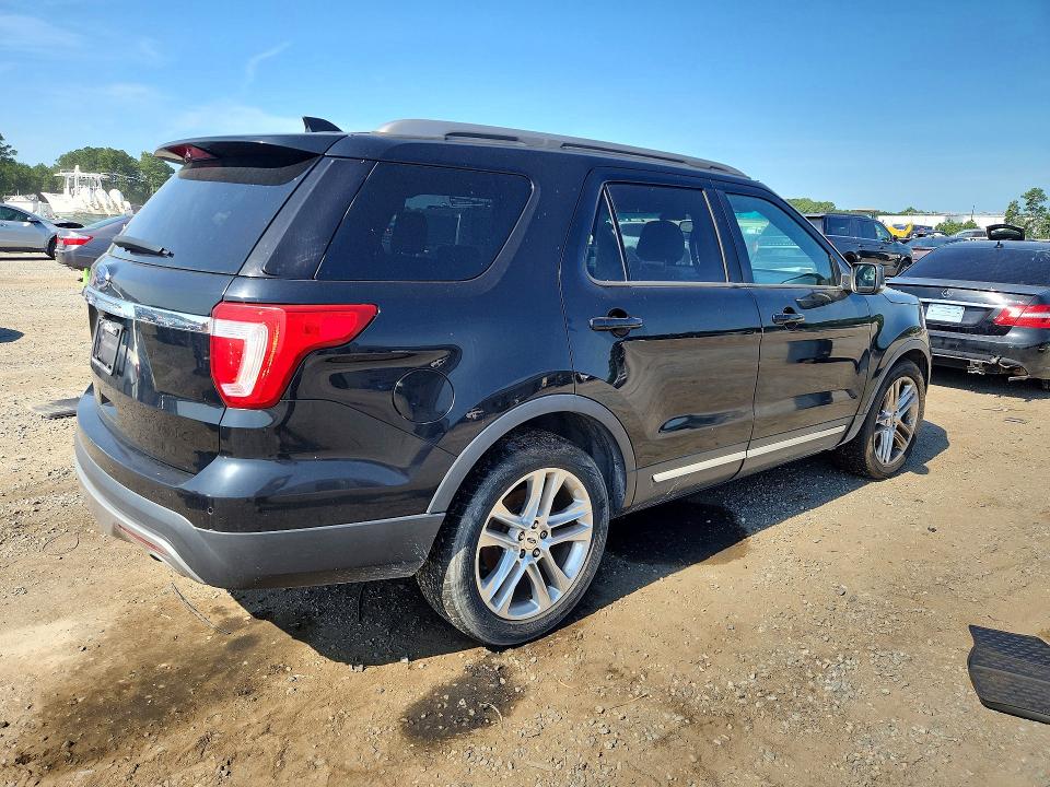 Photo 3 from auction – 2017 FORD EXPLORER with VIN 1FM5K7D89HGB03540