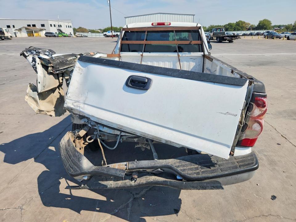 Photo 6 from auction – 2004 CHEVROLET SILVERADO with VIN 1GCEC19V44E317239