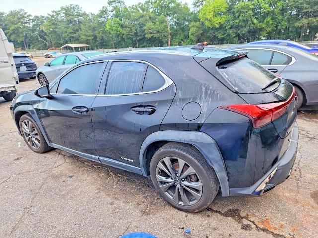 Photo 2 from auction – 2019 LEXUS UX with VIN JTHU9JBH9K2009897