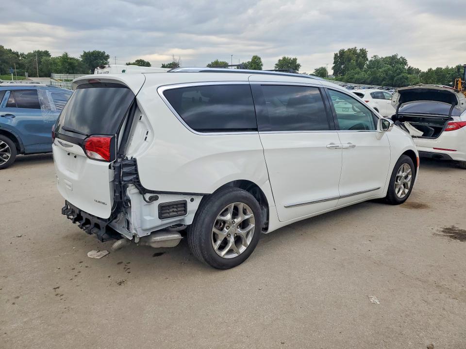 Photo 3 from auction – 2017 CHRYSLER PACIFICA with VIN 2C4RC1GG7HR620336