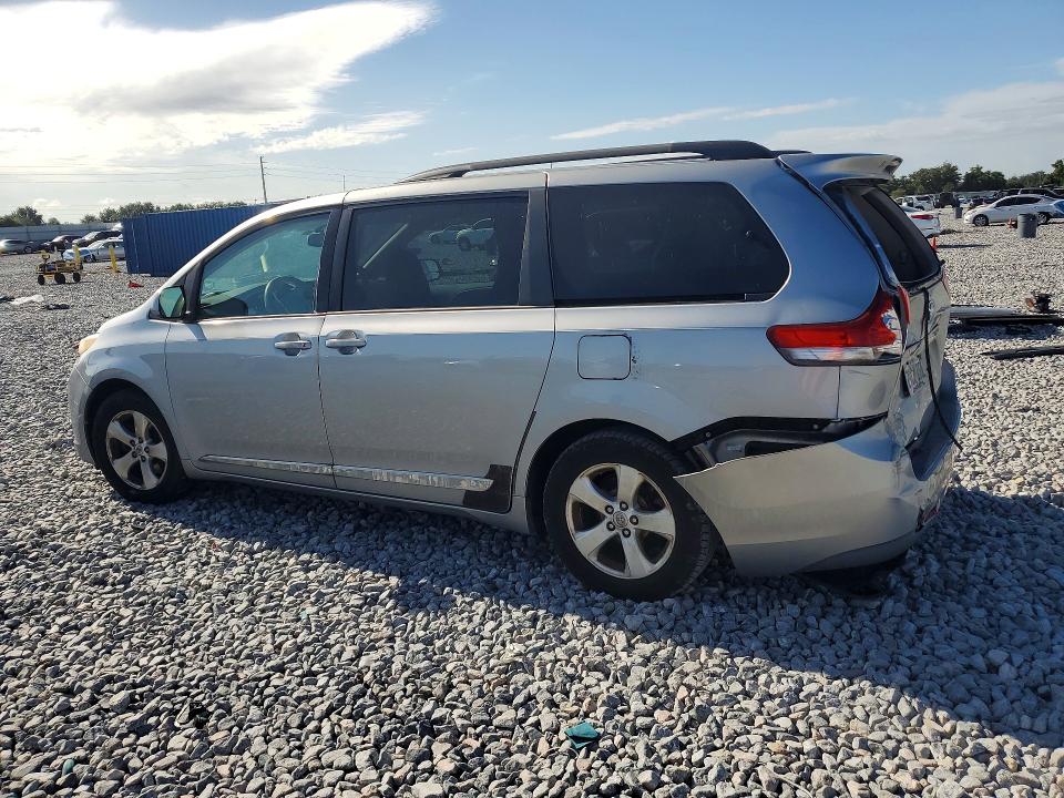 Photo 2 from auction – 2014 TOYOTA SIENNA with VIN 5TDKK3DC7ES434039