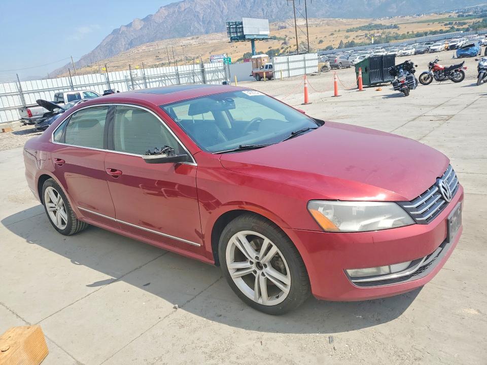 Photo 4 from auction – 2015 VOLKSWAGEN PASSAT with VIN 1VWCV7A37FC012960
