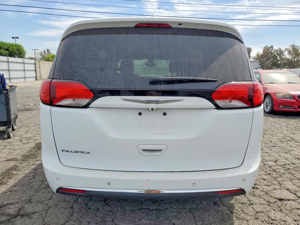 Photo 6 from auction – 2018 CHRYSLER PACIFICA with VIN 2C4RC1BGXJR110558