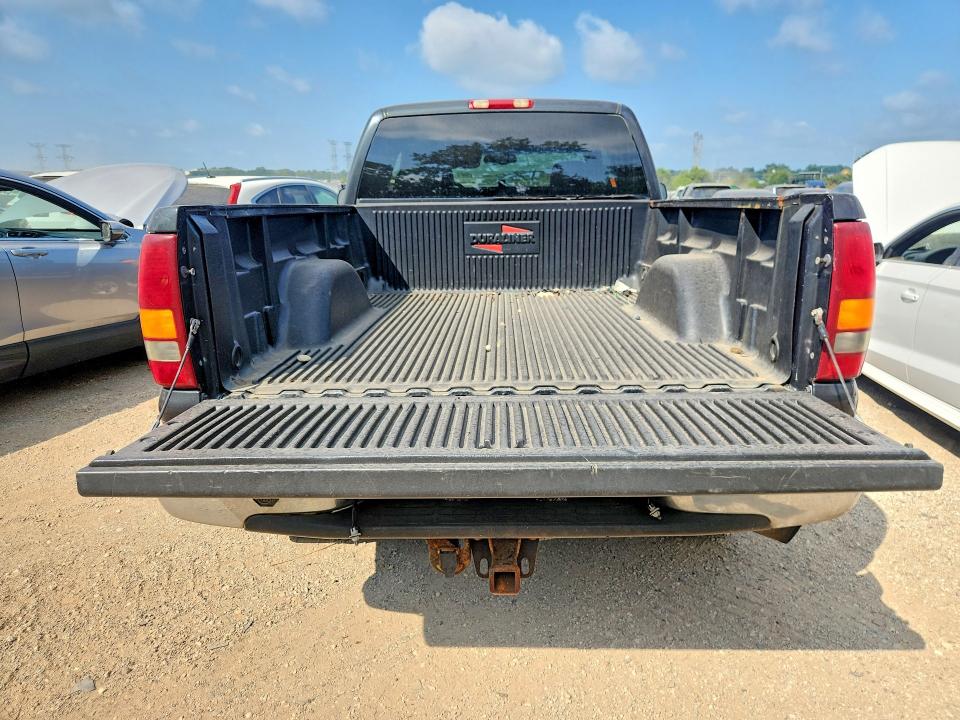Photo 6 from auction – 2003 GMC SIERRA with VIN 1GTHK29U93E351916