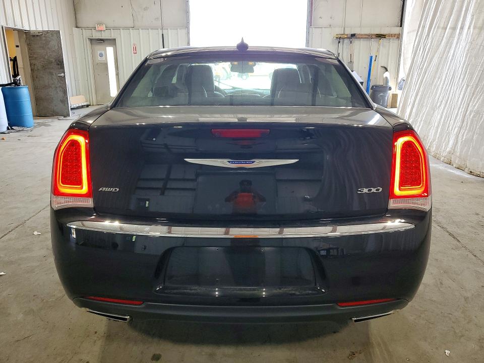 Photo 6 from auction – 2019 CHRYSLER 300 with VIN 2C3CCAKG6KH542839