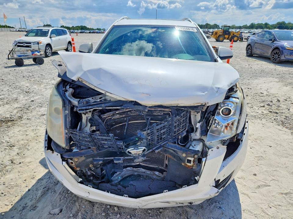Photo 5 from auction – 2015 CADILLAC SRX with VIN 3GYFNEE3XFS637968