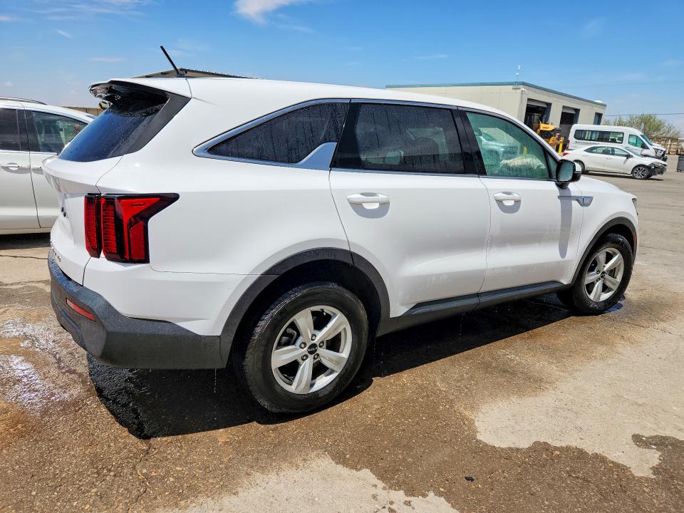 Photo 3 from auction – 2022 KIA SORENTO with VIN 5XYRG4LC0NG081745