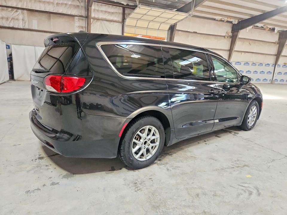 Photo 3 from auction – 2023 CHRYSLER VOYAGER with VIN 2C4RC1CG9PR580667
