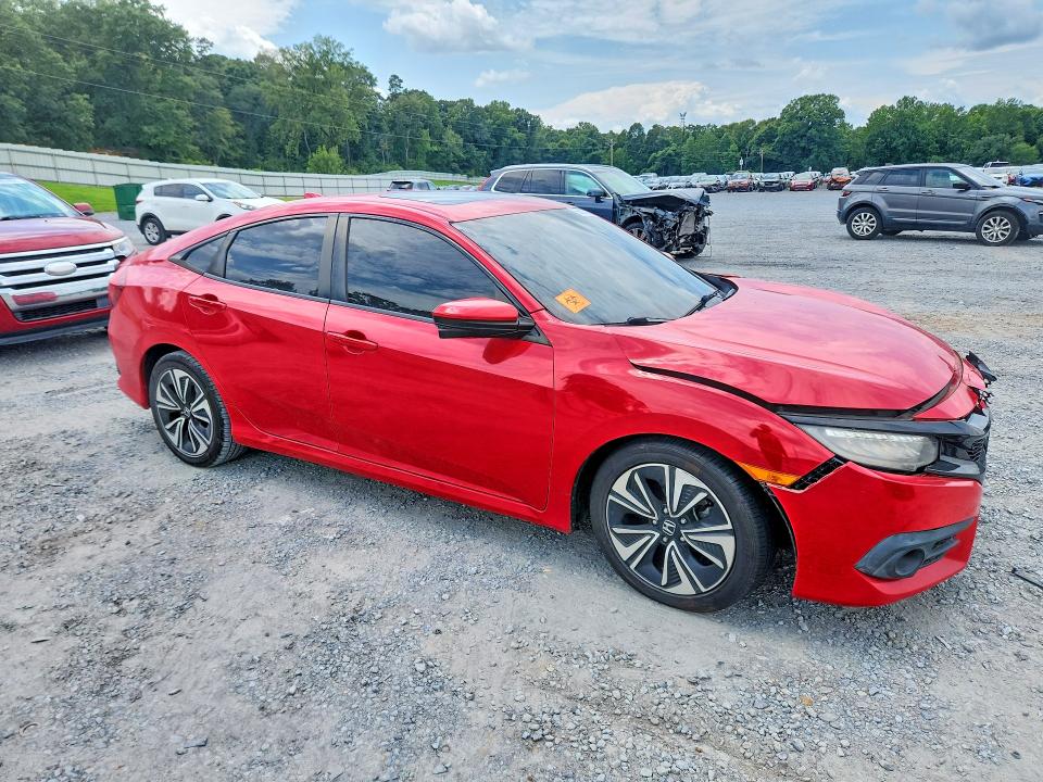 Photo 4 from auction – 2017 HONDA CIVIC with VIN 2HGFC1F33HH632072