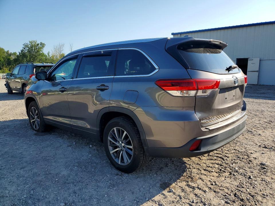 Photo 2 from auction – 2018 TOYOTA HIGHLANDER with VIN 5TDJZRFH8JS906259