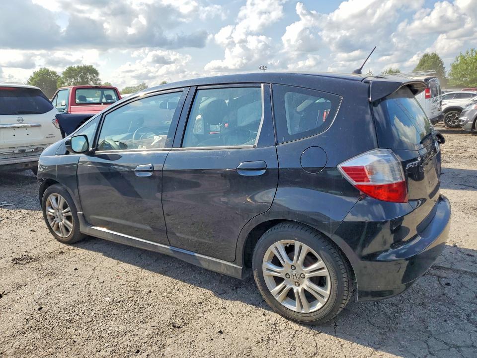 Photo 2 from auction – 2011 HONDA FIT with VIN JHMGE8H55BC026561