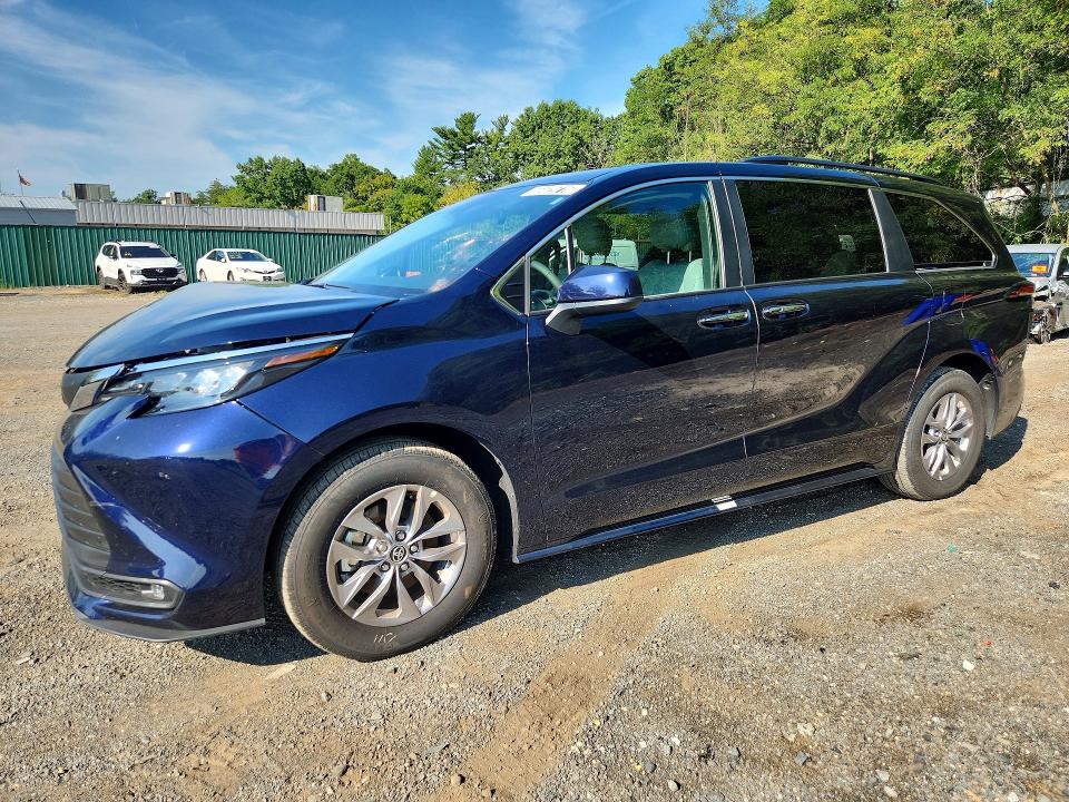 TOYOTA SIENNA 2026 with VIN 5TDYRKEC8TS327383 - Photo from auction