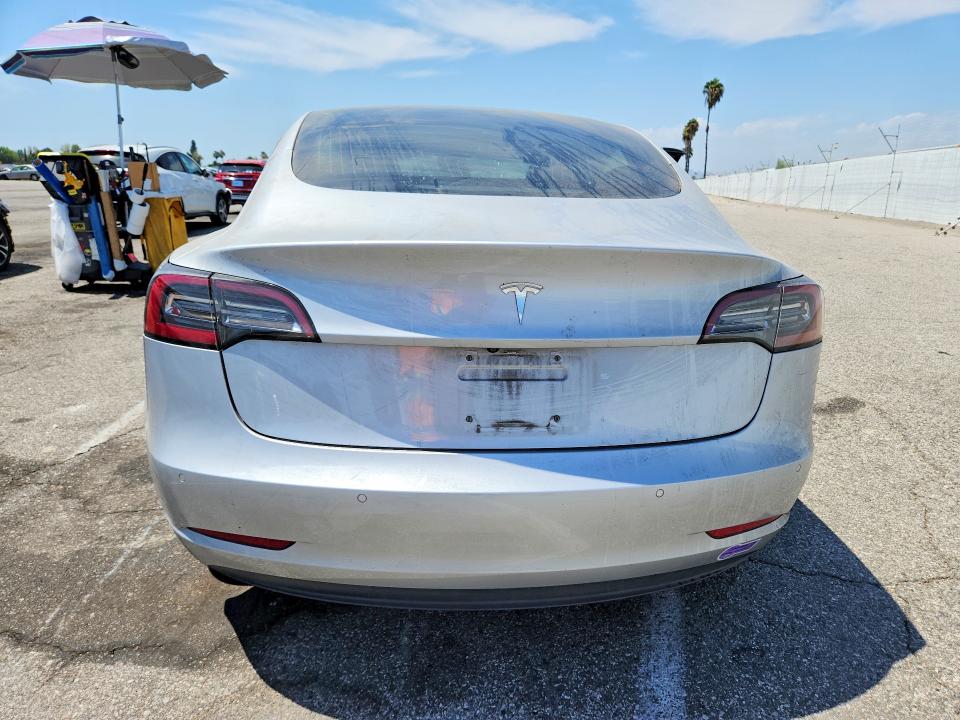 Photo 6 from auction – 2018 TESLA MODEL 3 with VIN 5YJ3E1EA4JF095347