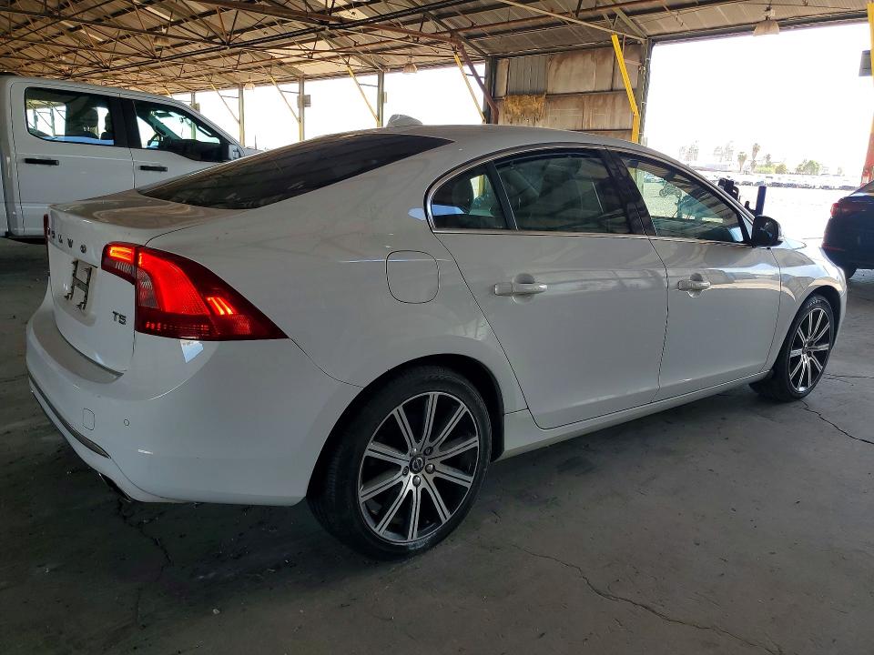 Photo 3 from auction – 2016 VOLVO S60 with VIN LYV612TM2GB098690