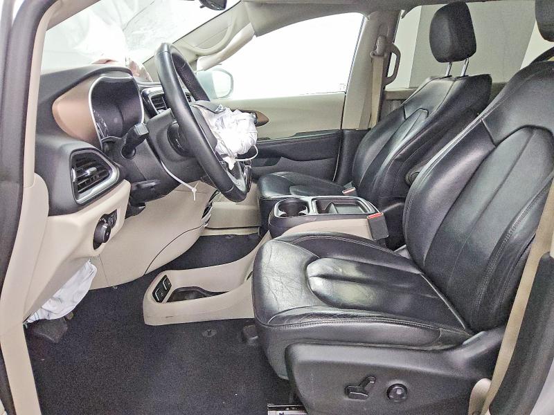 Photo 7 from auction – 2017 CHRYSLER PACIFICA with VIN 2C4RC1BG0HR747436