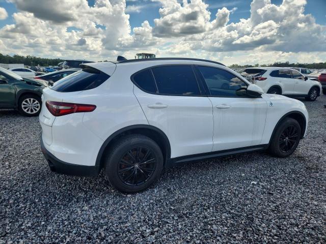 Photo 3 from auction – 2022 ALFA ROMEO STELVIO with VIN ZASPAJAN0N7D31534