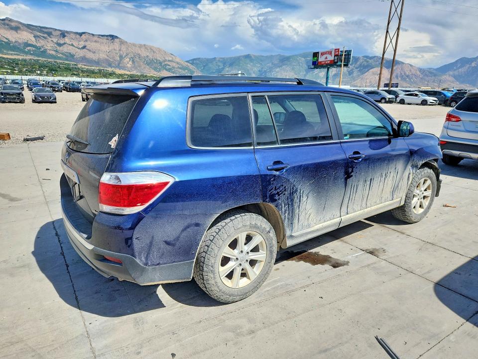 Photo 3 from auction – 2013 TOYOTA HIGHLANDER with VIN 5TDBK3EH1DS272885
