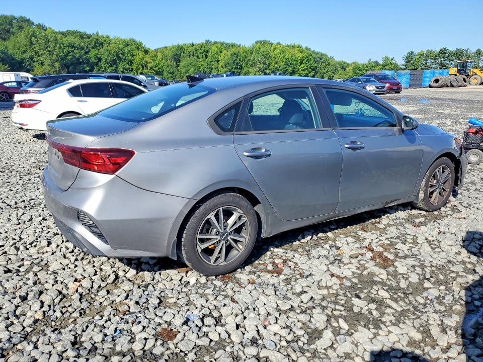 Photo 3 from auction – 2022 KIA FORTE with VIN 3KPF24AD1NE418658