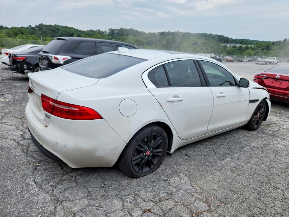 Photo 3 from auction – 2018 JAGUAR XE with VIN SAJAJ4FN4JCP28370