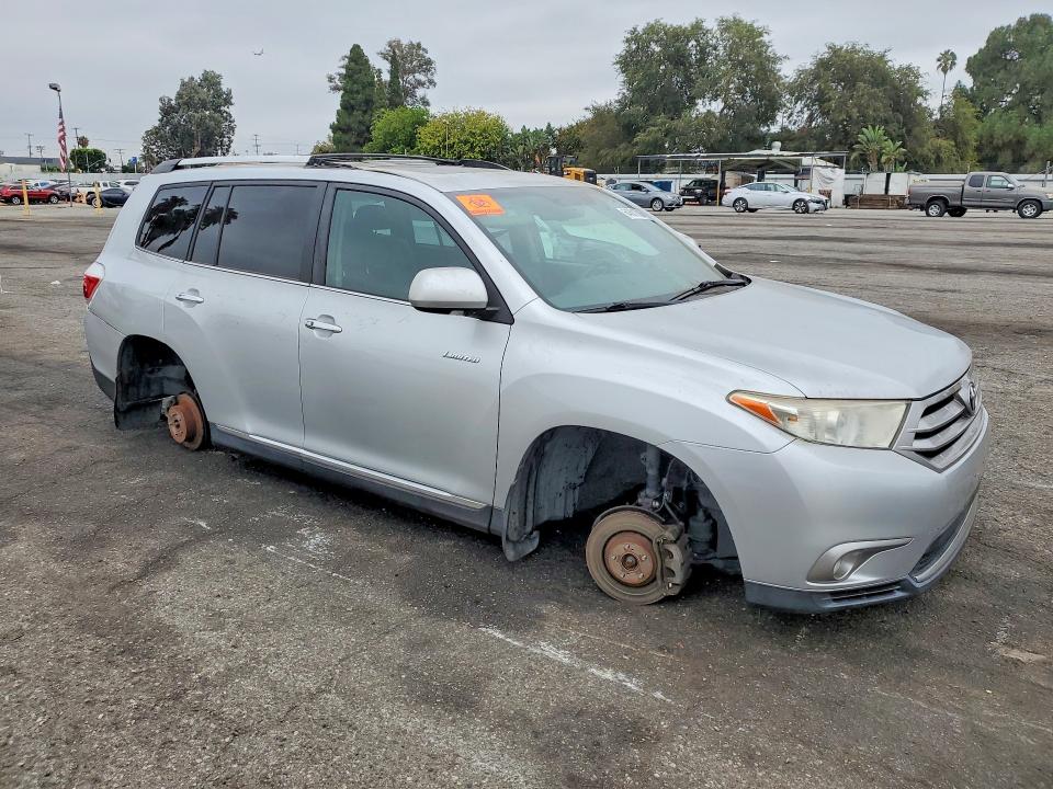Photo 4 from auction – 2013 TOYOTA HIGHLANDER with VIN 5TDDK3EH8DS251475