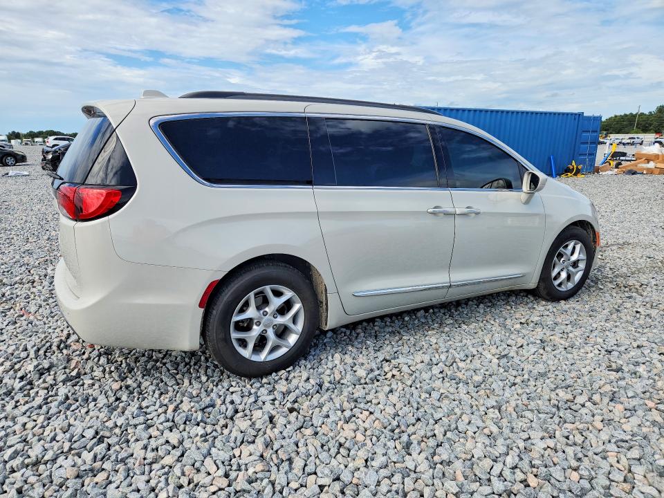 Photo 3 from auction – 2017 CHRYSLER PACIFICA with VIN 2C4RC1BG8HR610597