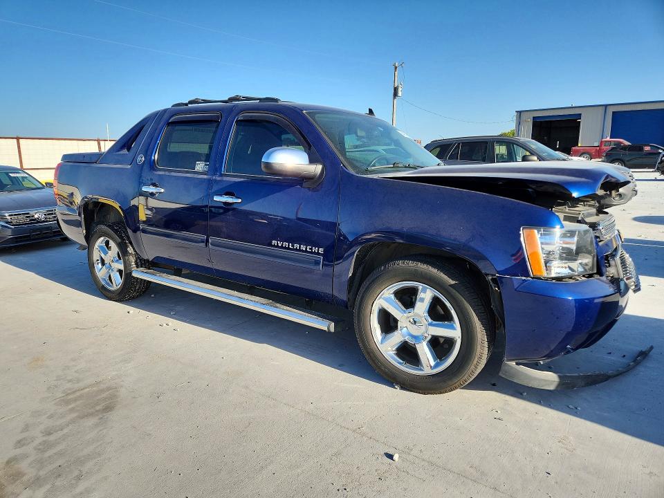 Photo 4 from auction – 2013 CHEVROLET AVALANCHE with VIN 3GNMCEE02DG223339