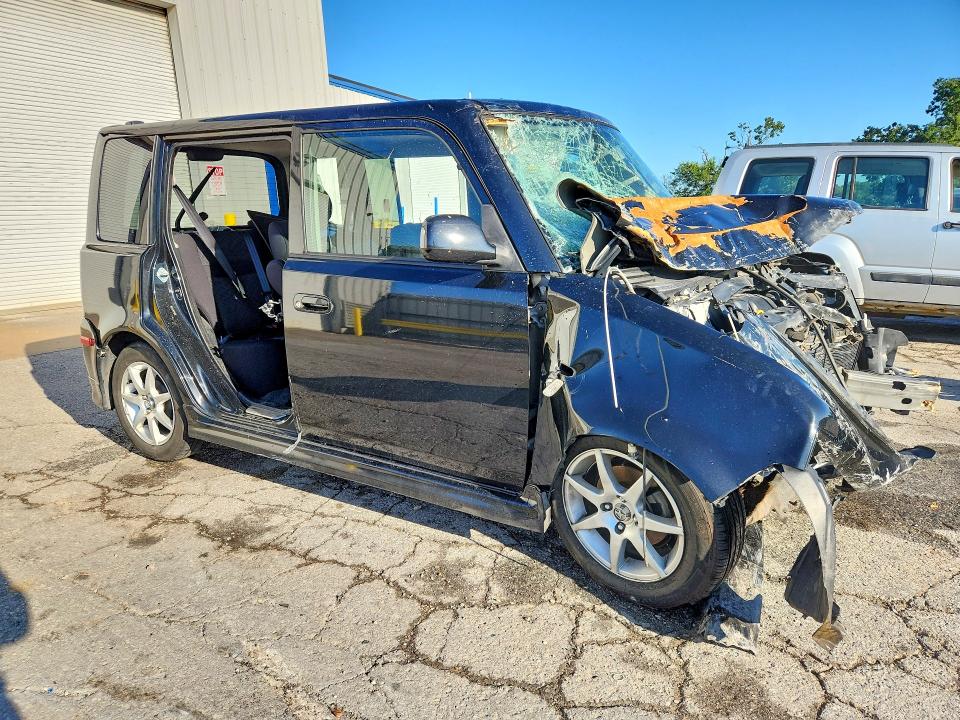 Снимка 4 от търг – 2005 SCION XB с VIN JTLKT324950192807