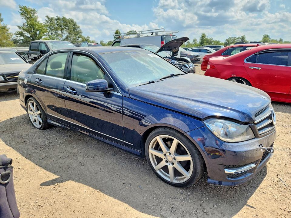 Photo 4 from auction – 2014 MERCEDES-BENZ C with VIN WDDGF4HB7EA959333