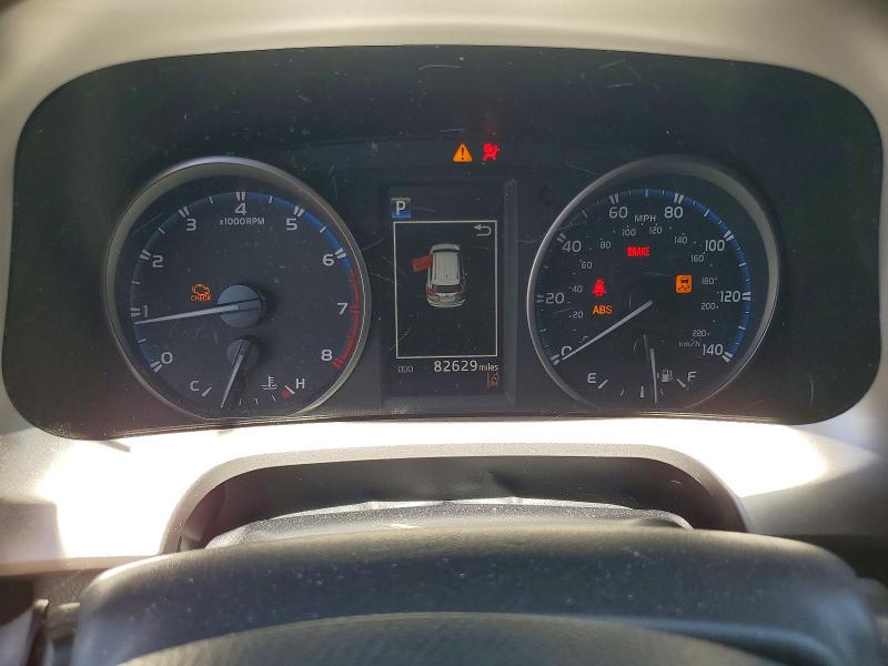 Photo 9 from auction – 2018 TOYOTA RAV4 with VIN JTMBFREV4JJ740470