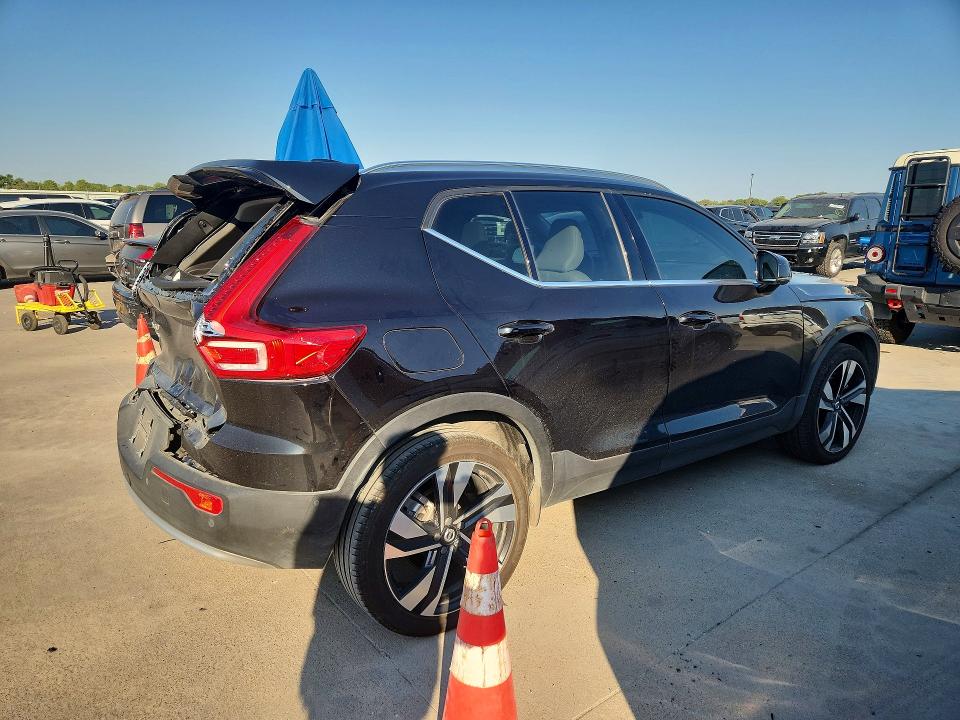 Photo 3 from auction – 2023 VOLVO XC40 with VIN YV4L12UN9P2098551