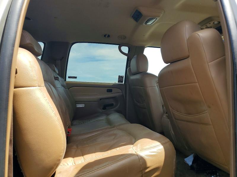 Photo 10 from auction – 2000 CHEVROLET SUBURBAN with VIN 3GNFK16T9YG139828