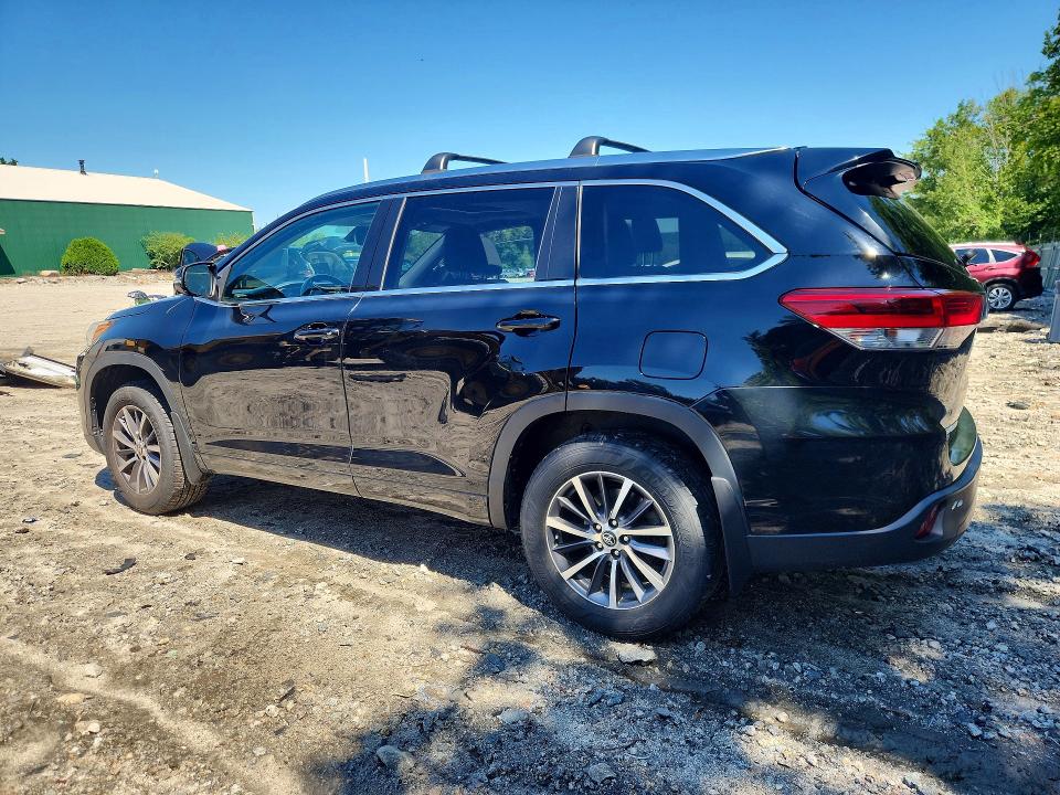 Photo 2 from auction – 2018 TOYOTA HIGHLANDER with VIN 5TDJZRFH8JS832311