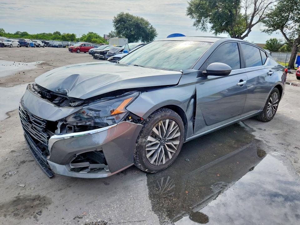 NISSAN ALTIMA 2023 with VIN 1N4BL4DVXPN352793 - Photo from auction