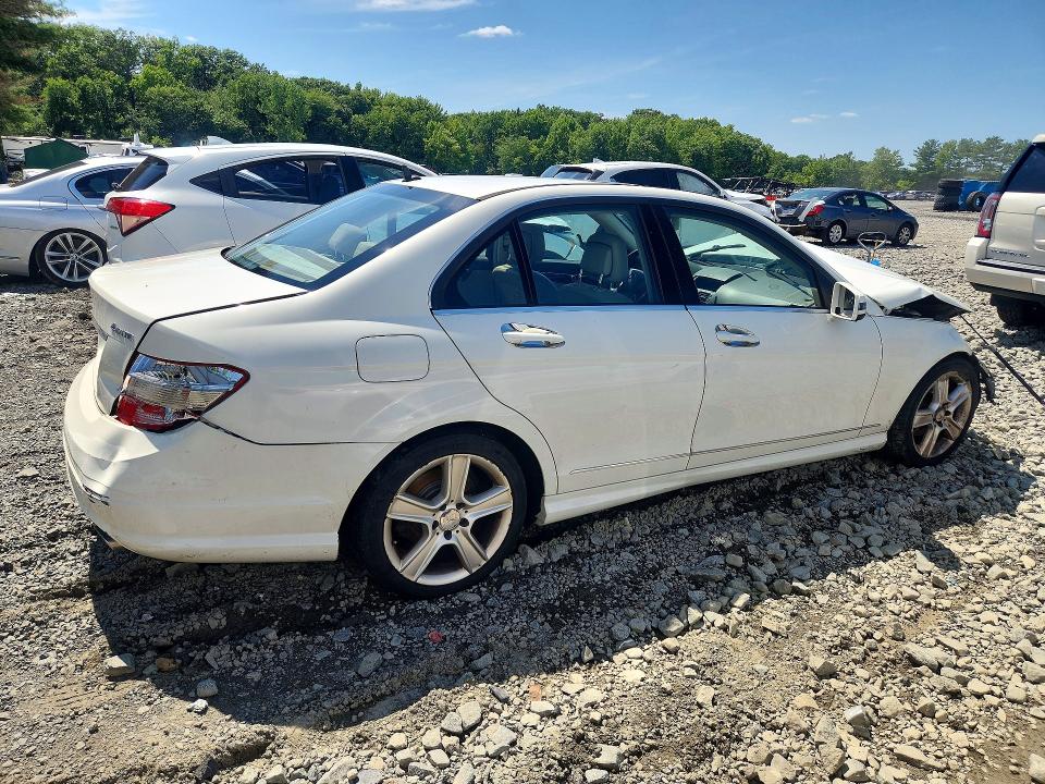 Photo 3 from auction – 2011 MERCEDES-BENZ C with VIN WDDGF8BB1BR155476