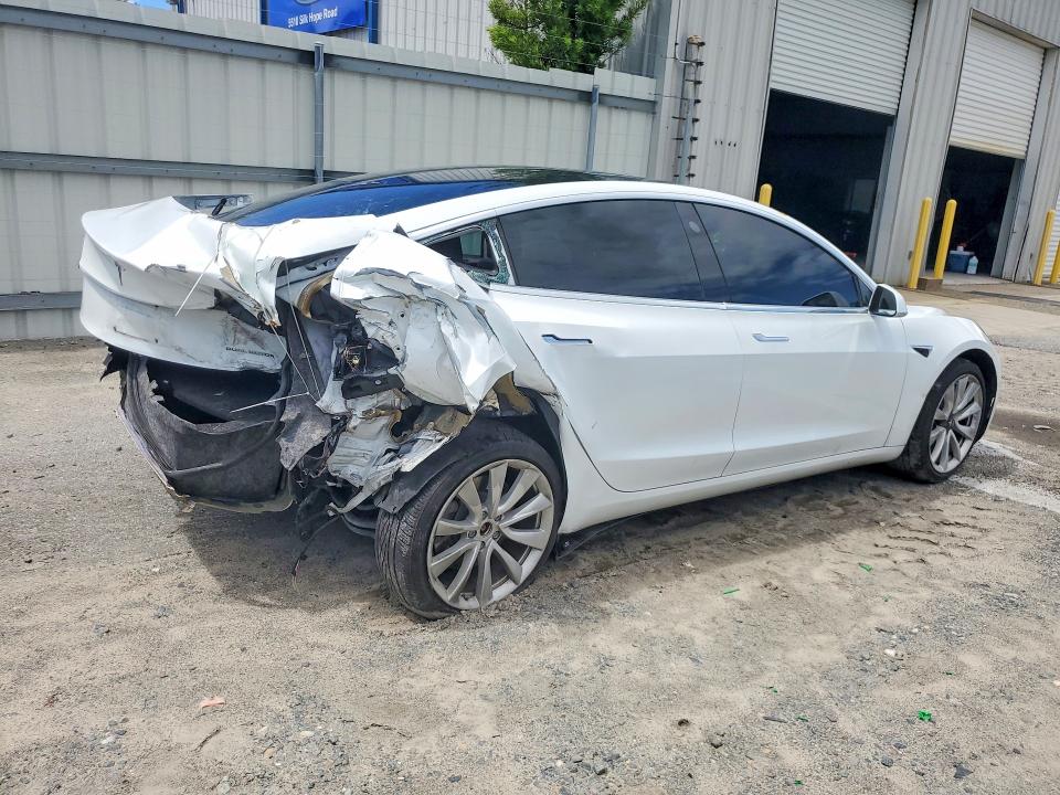 Фото 3 с аукциона – 2018 TESLA MODEL 3 с VIN 5YJ3E1EB4JF117792