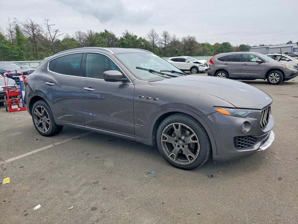 Photo 4 from auction – 2018 MASERATI LEVANTE with VIN ZN661XUL9JX259839