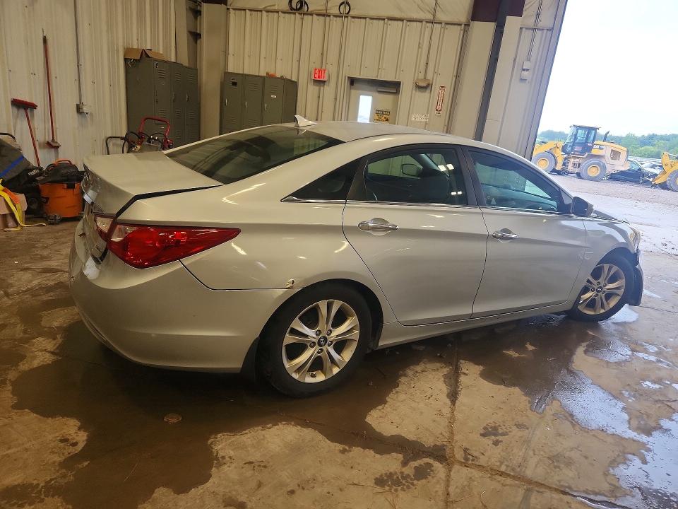Photo 3 from auction – 2011 HYUNDAI SONATA with VIN 5NPEC4AC4BH125392