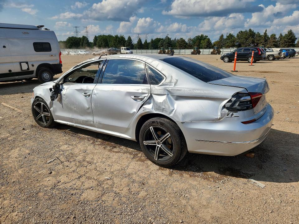 Снимка 2 от търг – 2018 VOLKSWAGEN PASSAT с VIN 1VWBA7A36JC019673