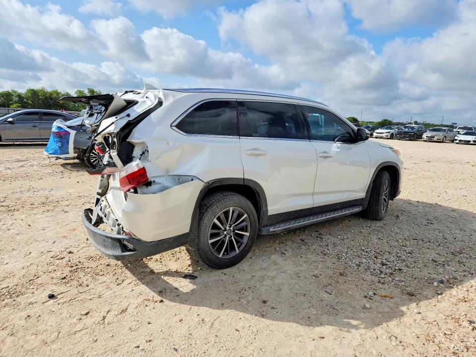 Photo 3 from auction – 2019 TOYOTA HIGHLANDER with VIN 5TDKZRFH8KS339766